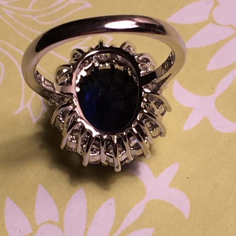 Stunning Blue & Clear Silvertone Ring - Picture 4 of 4